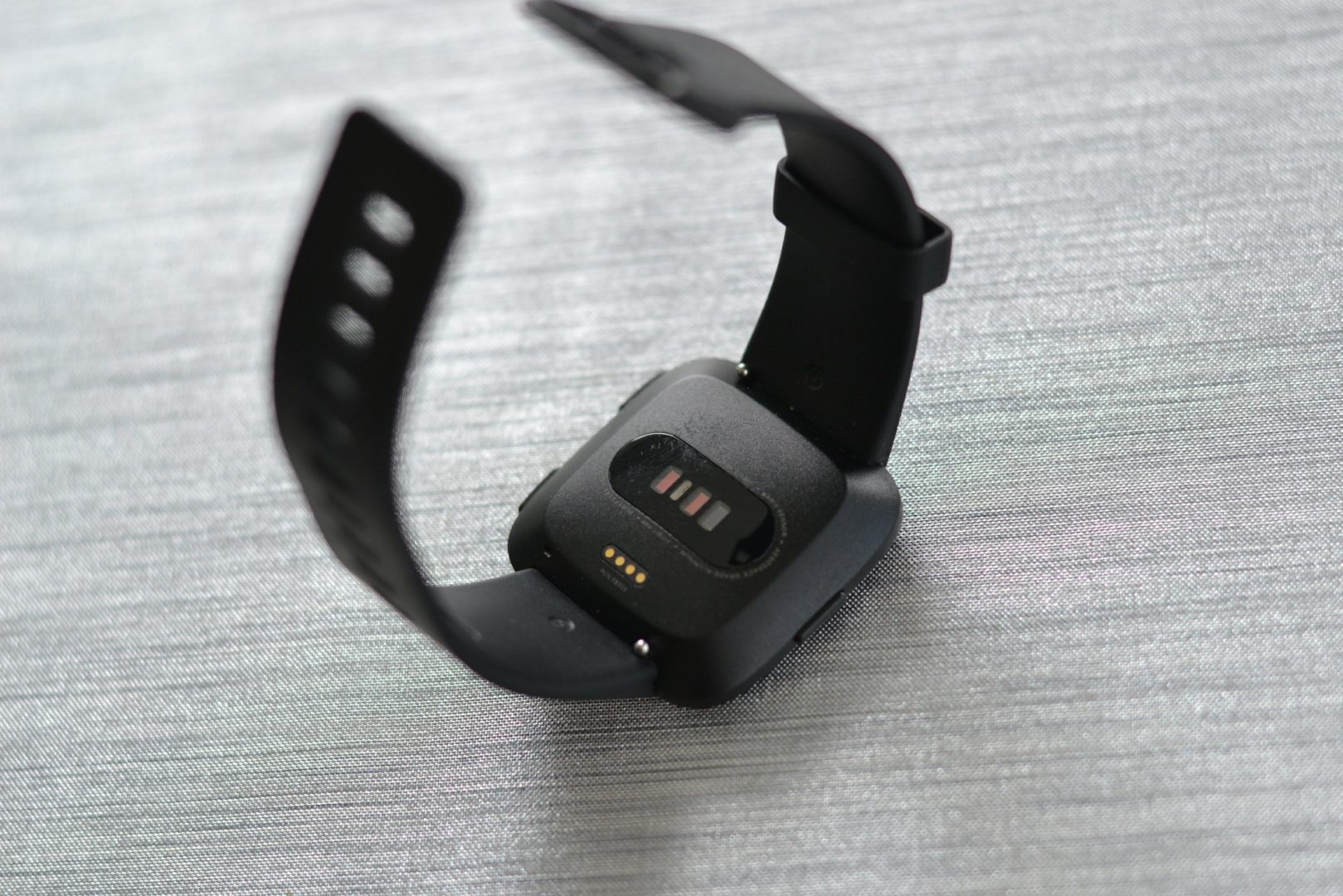 Fitbit Versa - onderkant