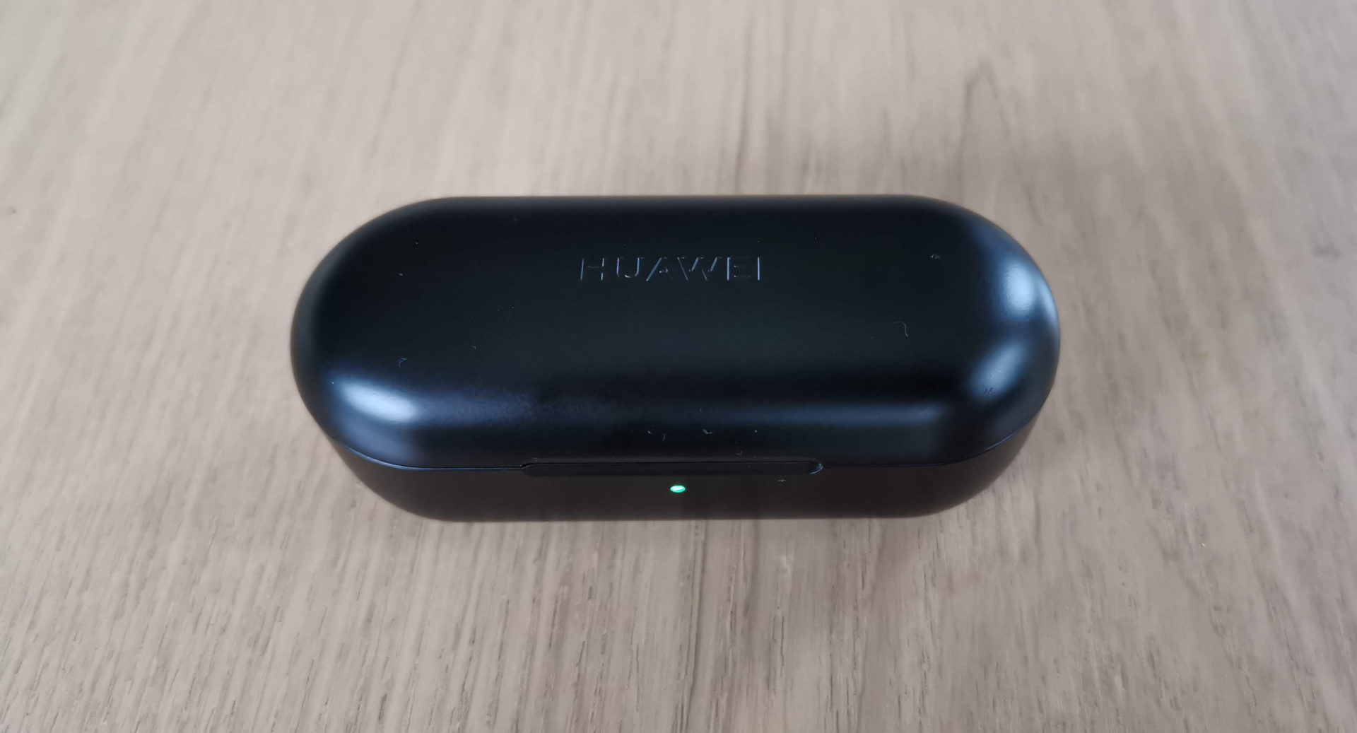 Huawei Freebuds Lite oplaaddoos vooraan