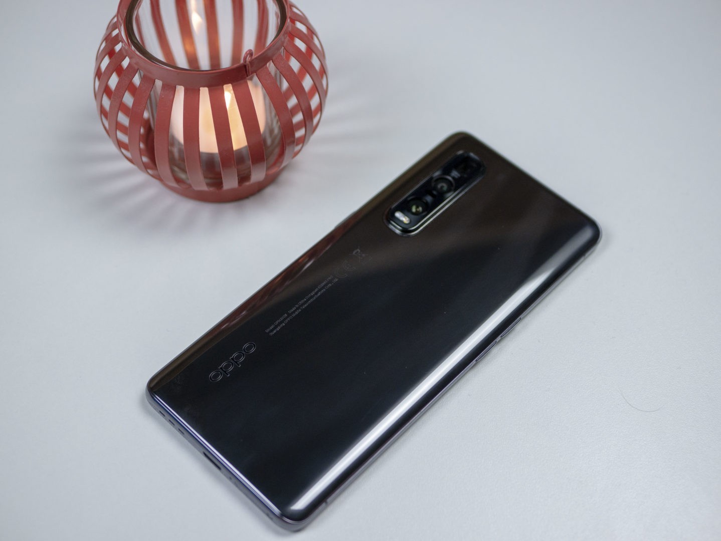 OPPO Find X2 Pro - met theelicht